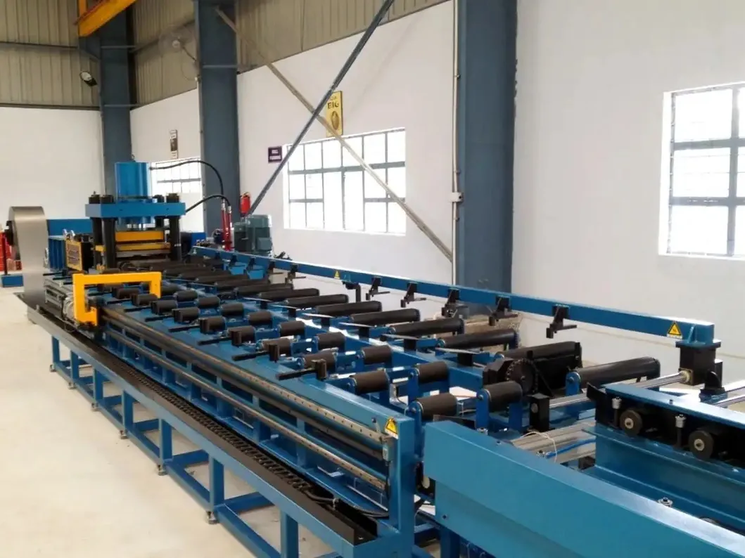 Chłodzenie Faliste Ściany Żebrowe Rozdzielcze Transformatory Mocy Chłodzone Olejem Chłodnica Żebrowa Automatyczna Linia Produkcyjna Spawania 3